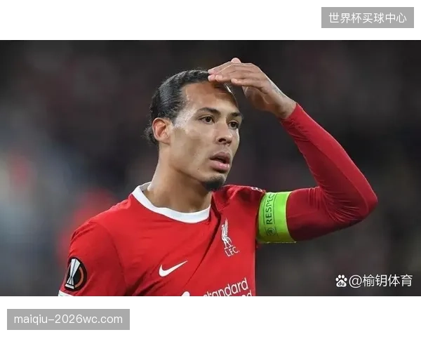 面对哈兰德的空霸属性，伊拉克防线需制定针对性防守策略，限制其在禁区内的接球空间。